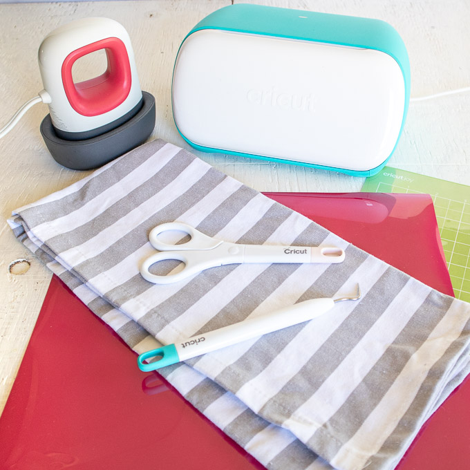 How to Screen Print a Custom Tea Towel: FREE Tulip SVG File